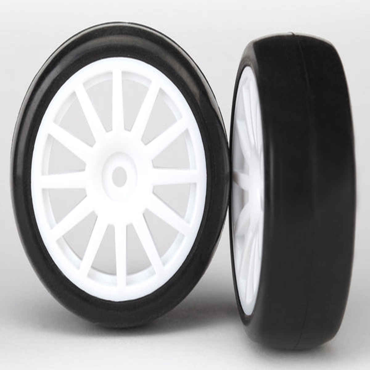 latrax-tires-wheels-assembled